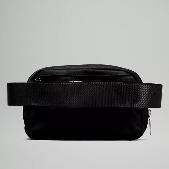 New Lululemon Everywhere Belt Bag 1L Black - Picture 5 of 9